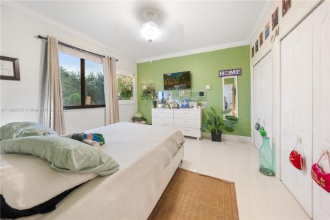 House in Miami Lakes, Florida 5 bedrooms, 315.12 sq.m. № 1929632 - photo 27