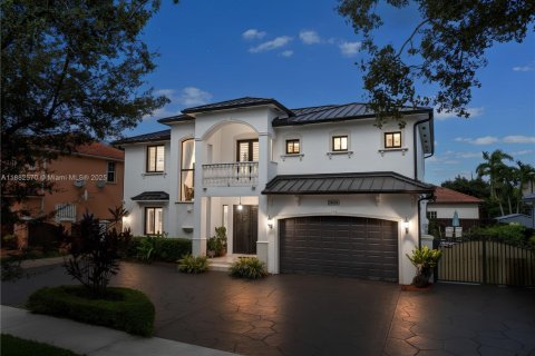 House in Miami Lakes, Florida 5 bedrooms, 315.12 sq.m. № 1929632 - photo 2