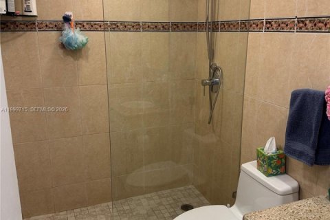 Townhouse in Hallandale Beach, Florida 3 bedrooms, 169.45 sq.m. № 2067531 - photo 19