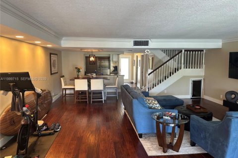 Townhouse in Hallandale Beach, Florida 3 bedrooms, 169.45 sq.m. № 2067531 - photo 9