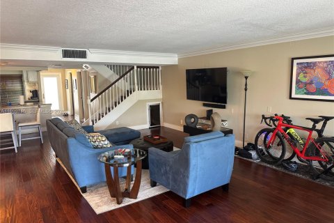 Townhouse in Hallandale Beach, Florida 3 bedrooms, 169.45 sq.m. № 2067531 - photo 7