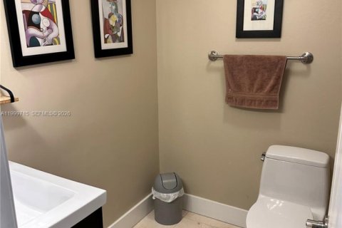 Townhouse in Hallandale Beach, Florida 3 bedrooms, 169.45 sq.m. № 2067531 - photo 23