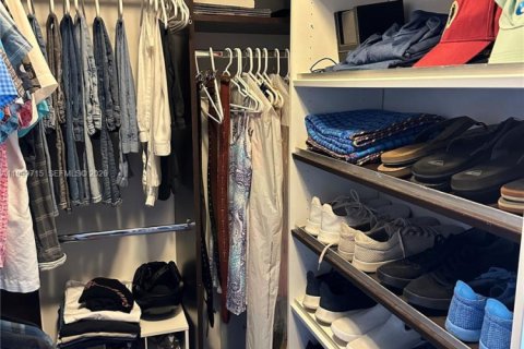 Townhouse in Hallandale Beach, Florida 3 bedrooms, 169.45 sq.m. № 2067531 - photo 27