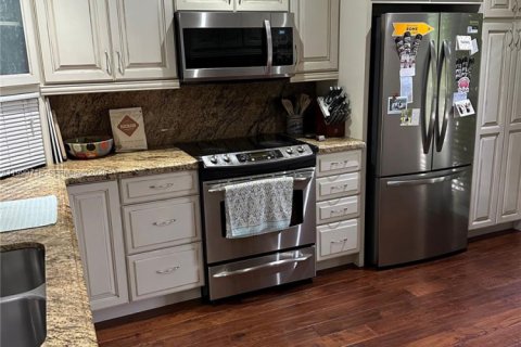 Townhouse in Hallandale Beach, Florida 3 bedrooms, 169.45 sq.m. № 2067531 - photo 5