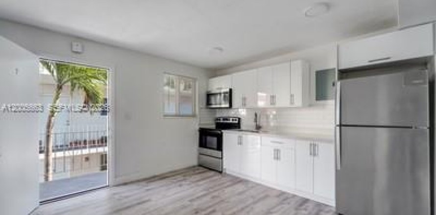Apartment in Miami, Florida 2 bedrooms № 2069657