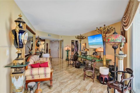 Купить кондоминиум в Санни-Айлс-Бич, Флорида 1 спальня, 117.06м2, № 2065833 - фото 23