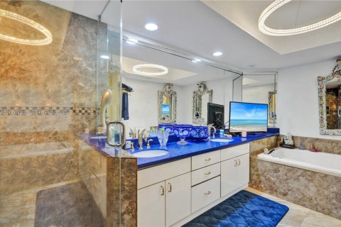 Купить кондоминиум в Санни-Айлс-Бич, Флорида 1 спальня, 117.06м2, № 2065833 - фото 6