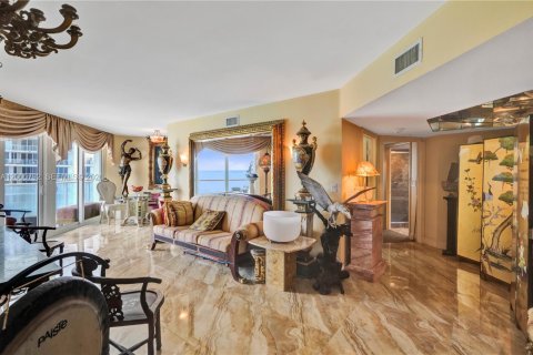 Купить кондоминиум в Санни-Айлс-Бич, Флорида 1 спальня, 117.06м2, № 2065833 - фото 26