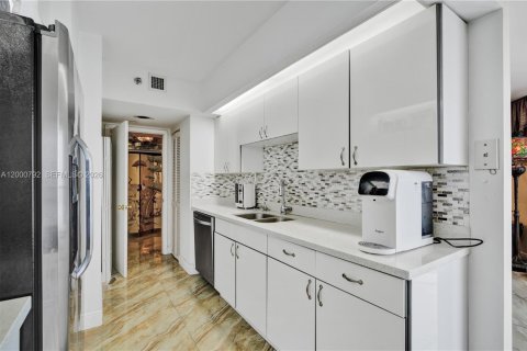 Купить кондоминиум в Санни-Айлс-Бич, Флорида 1 спальня, 117.06м2, № 2065833 - фото 9