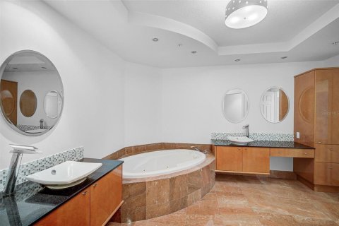 Condo in Osprey, Florida, 3 bedrooms  № 604138 - photo 15