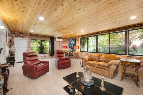 Купить виллу или дом в Норт-Майами, Флорида 3 спальни, 156.63м2, № 1986047 - фото 3