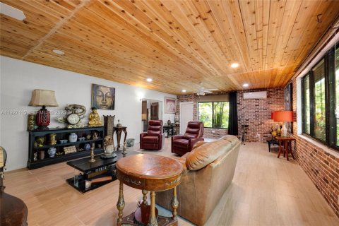 Купить виллу или дом в Норт-Майами, Флорида 3 спальни, 156.63м2, № 1986047 - фото 5