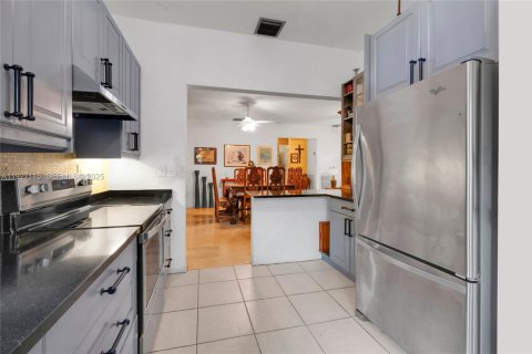 Купить виллу или дом в Норт-Майами, Флорида 3 спальни, 156.63м2, № 1986047 - фото 14
