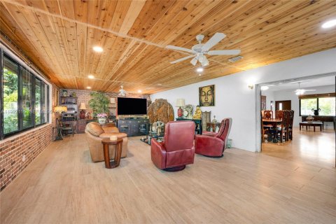 Купить виллу или дом в Норт-Майами, Флорида 3 спальни, 156.63м2, № 1986047 - фото 6