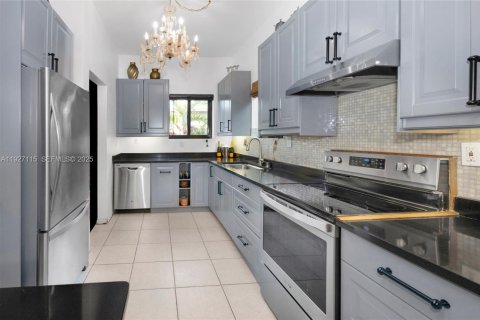 Купить виллу или дом в Норт-Майами, Флорида 3 спальни, 156.63м2, № 1986047 - фото 11