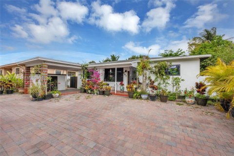 Купить виллу или дом в Норт-Майами, Флорида 3 спальни, 156.63м2, № 1986047 - фото 1