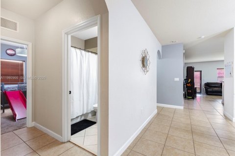 Купить виллу или дом в Катлер-Бей, Флорида 4 спальни, 175.03м2, № 2045940 - фото 26