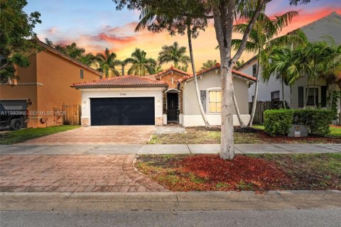 Купить виллу или дом в Катлер-Бей, Флорида 4 спальни, 175.03м2, № 2045940 - фото 19