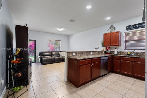 Купить виллу или дом в Катлер-Бей, Флорида 4 спальни, 175.03м2, № 2045940 - фото 13