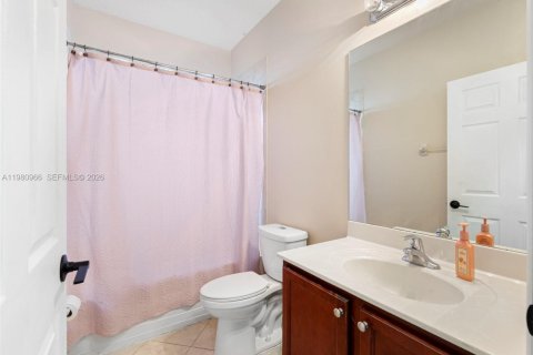 Купить виллу или дом в Катлер-Бей, Флорида 4 спальни, 175.03м2, № 2045940 - фото 28