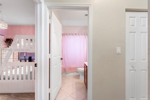 Купить виллу или дом в Катлер-Бей, Флорида 4 спальни, 175.03м2, № 2045940 - фото 16