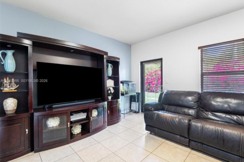 Купить виллу или дом в Катлер-Бей, Флорида 4 спальни, 175.03м2, № 2045940 - фото 14