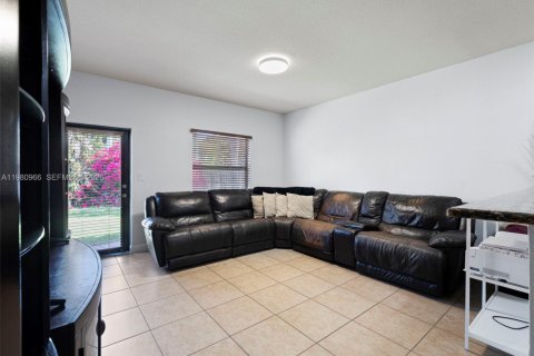 Купить виллу или дом в Катлер-Бей, Флорида 4 спальни, 175.03м2, № 2045940 - фото 3