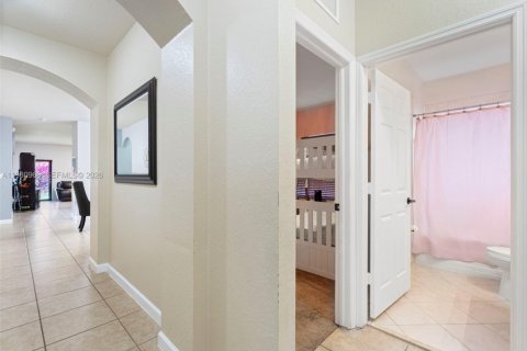 Купить виллу или дом в Катлер-Бей, Флорида 4 спальни, 175.03м2, № 2045940 - фото 27