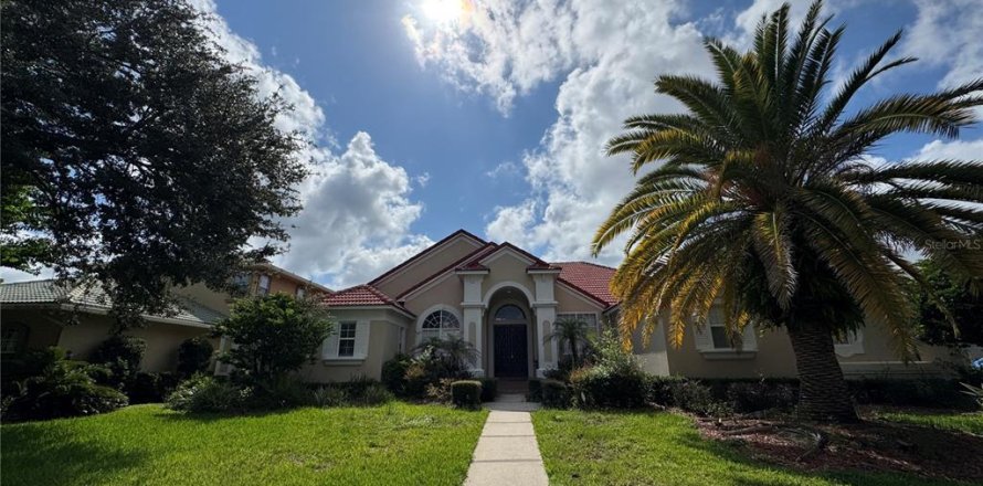 House in Orlando, Florida 4 bedrooms, 267.28 sq.m. № 2393875