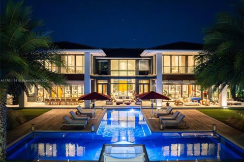 Casa en venta en Golden Beach, Florida, 12 dormitorios, 1003.53 m2 № 2016522 - foto 4