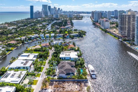 Casa en venta en Golden Beach, Florida, 12 dormitorios, 1003.53 m2 № 2016522 - foto 12