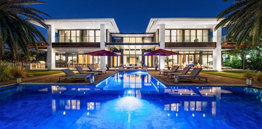 Casa en Golden Beach, Florida 12 dormitorios, 1003.53 m2 № 2016522