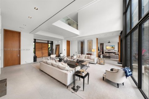 Casa en venta en Golden Beach, Florida, 12 dormitorios, 1003.53 m2 № 2016522 - foto 19