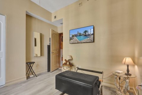 Condo in West Palm Beach, Florida, 2 bedrooms  № 2082014 - photo 16