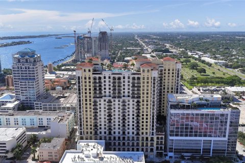 Condo in West Palm Beach, Florida, 2 bedrooms  № 2082014 - photo 2