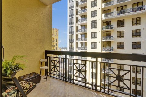 Condo in West Palm Beach, Florida, 2 bedrooms  № 2082014 - photo 9