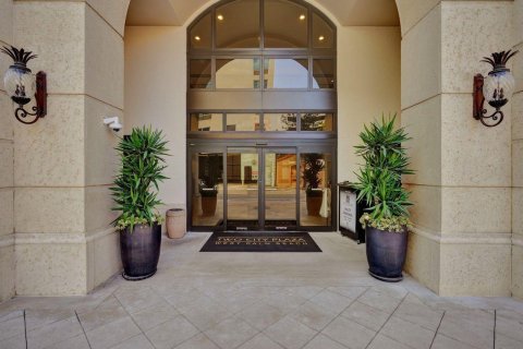Condo in West Palm Beach, Florida, 2 bedrooms  № 2082014 - photo 4