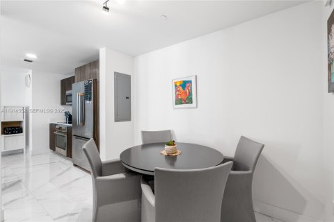 Condominio en venta en Miami, Florida, 2 dormitorios, 116.78 m2 № 1988678 - foto 12