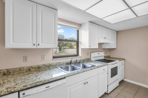 Condo in Cape Coral, Florida, 2 bedrooms  № 2253116 - photo 8