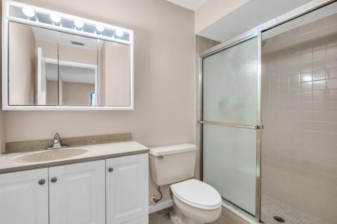 Condo in Cape Coral, Florida, 2 bedrooms  № 2253116 - photo 10