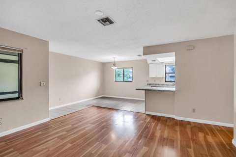 Condo in Cape Coral, Florida, 2 bedrooms  № 2253116 - photo 6