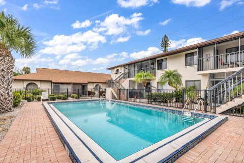 Condo in Cape Coral, Florida, 2 bedrooms № 2253116