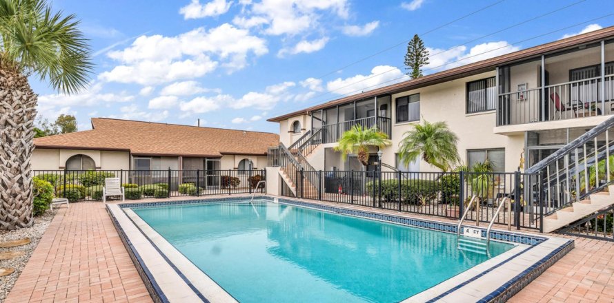Condo in Cape Coral, Florida, 2 bedrooms  № 2253116