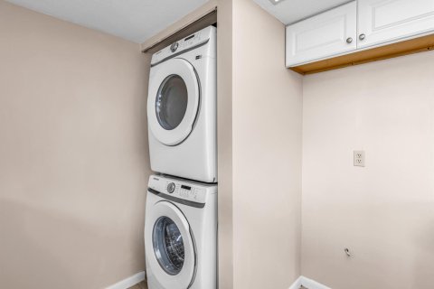Condo in Cape Coral, Florida, 2 bedrooms  № 2253116 - photo 11