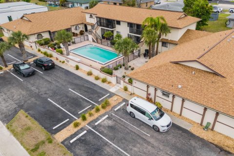 Condo in Cape Coral, Florida, 2 bedrooms  № 2253116 - photo 17