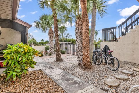 Condo in Cape Coral, Florida, 2 bedrooms  № 2253116 - photo 15