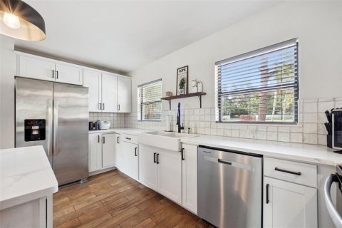 House in Sanford, Florida 4 bedrooms, 142.23 sq.m. № 2233500 - photo 16