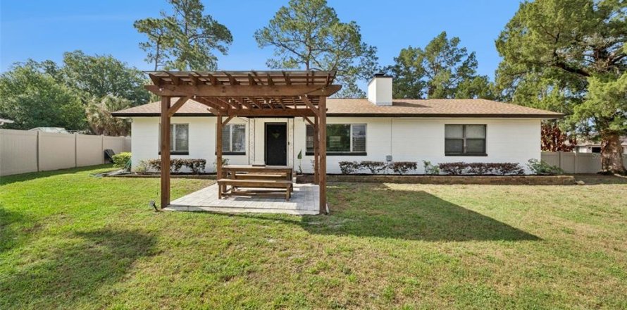 House in Sanford, Florida 4 bedrooms, 142.23 sq.m. № 2233500