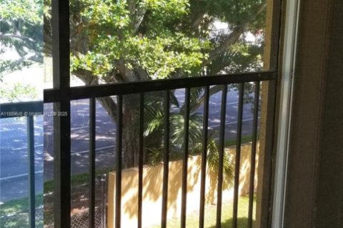 Townhouse in Miami, Florida 3 bedrooms, 126.16 sq.m. № 1938925 - photo 18