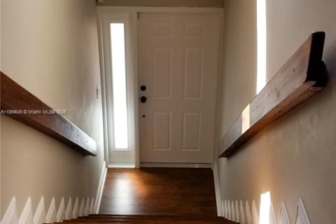 Touwnhouse à louer à Miami, Floride: 3 chambres, 126.16 m2 № 1938925 - photo 2